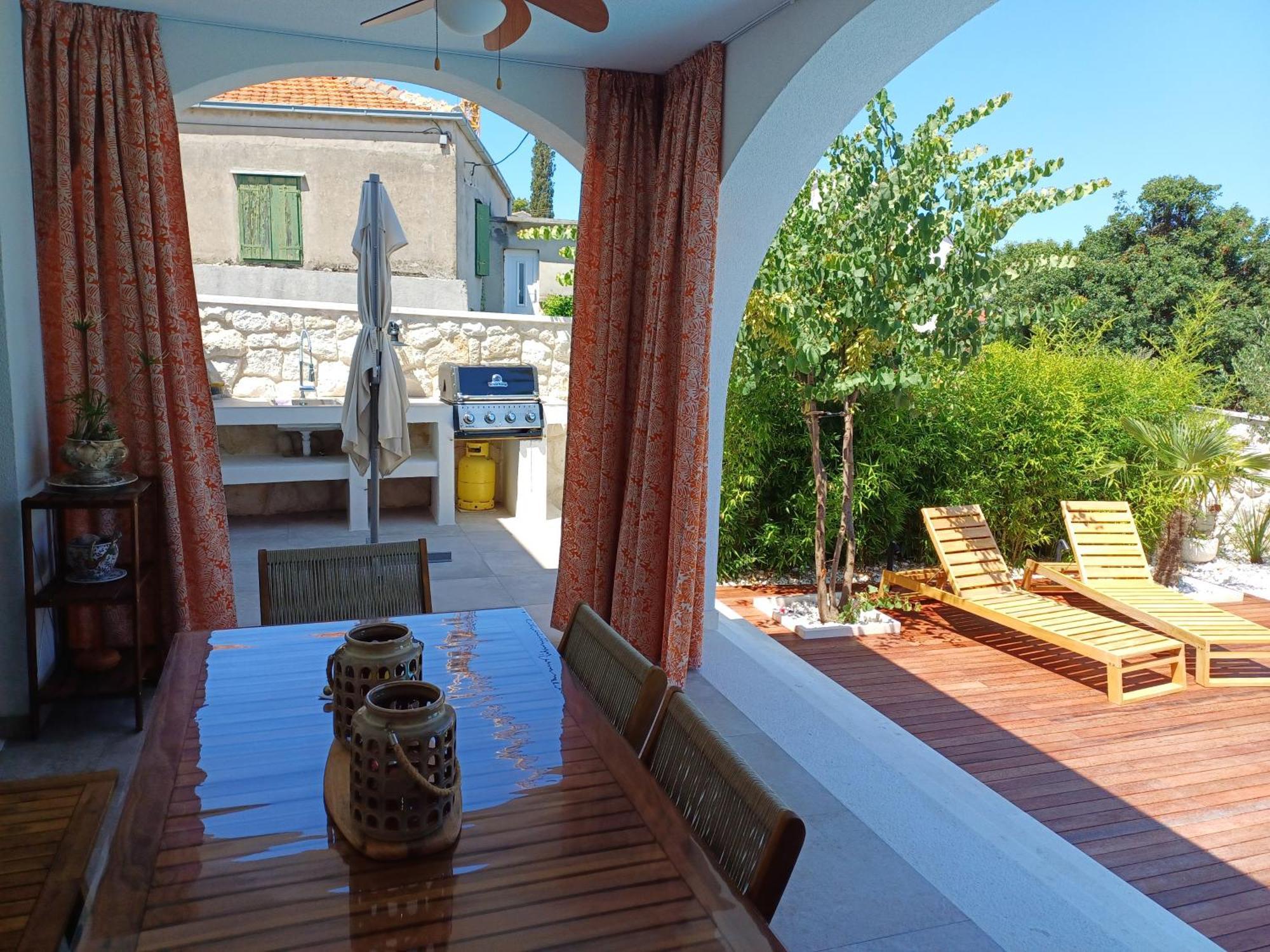 The Three Flowers Pool House Trogir Zewnętrze zdjęcie